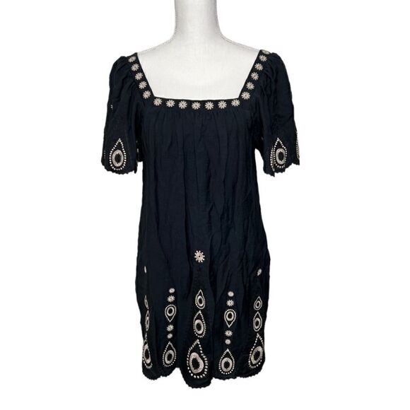 BCBGMAXAZRIA Black Embroidered Short Sleeve Dress. Size 6 - Picture 1 of 7